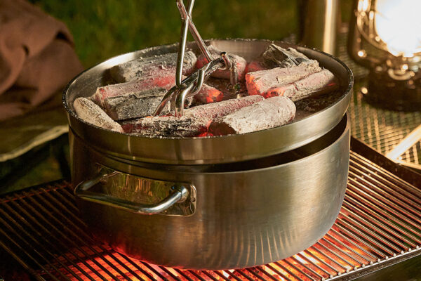 ステンレス製のダッチオーブンで より快適なアウトドアライフを