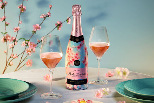 フランスで人気のシャンパーニュ 限定SAKURAボトル