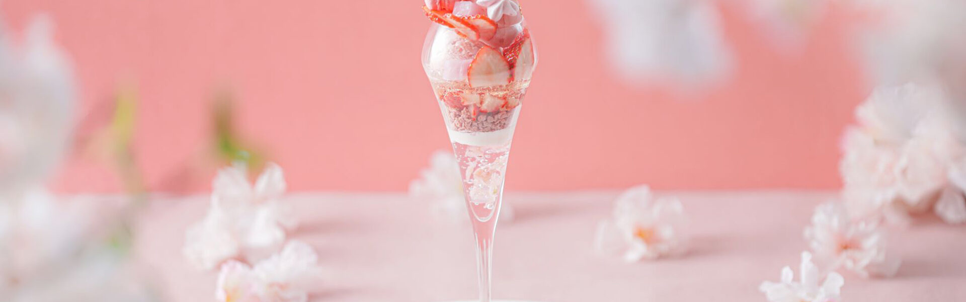 桜といちごのコラボ 春香る「大人のご褒美パフェ」@ストリングスホテル名古屋