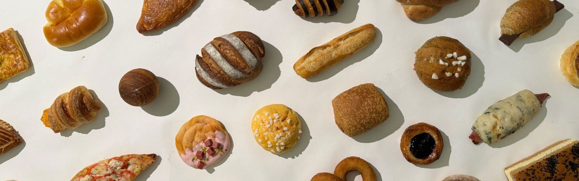 新宿駅構内のEATo LUMINEに首都圏の人気パン屋40店舗以上、1,000種類超のパンを取り揃えたBAKERs' Symphonyがオープン