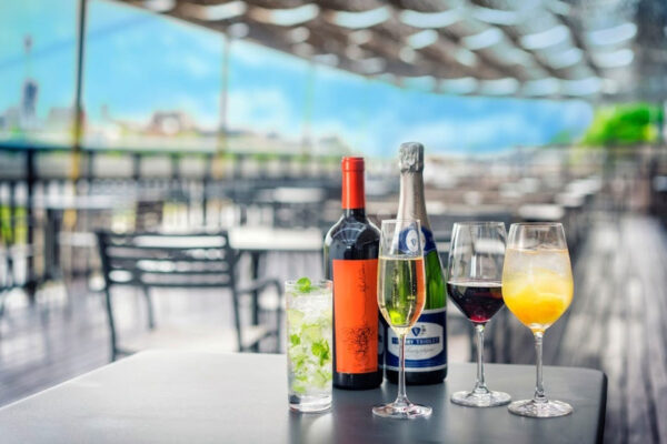 京都の夏の風物詩が愉しめる「川床カフェ」