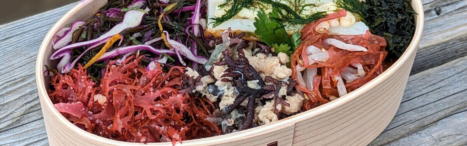 6月21日に下北沢で開催されるイベント「ZEBRAHOOD 2024」で寿司職人・海藻料理研究家 岡田大介氏監修した海藻弁当「すし職人の海藻わっぱ弁当」を限定販売!