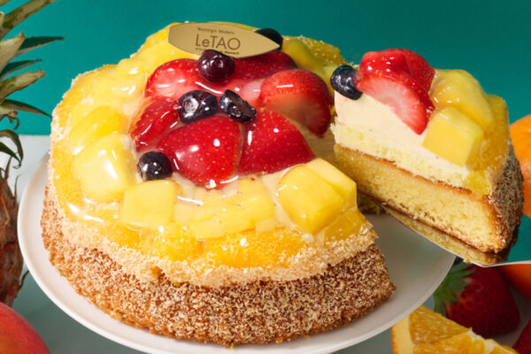 5種のフルーツを飾った限定スイーツ「カレイドフリュイ」