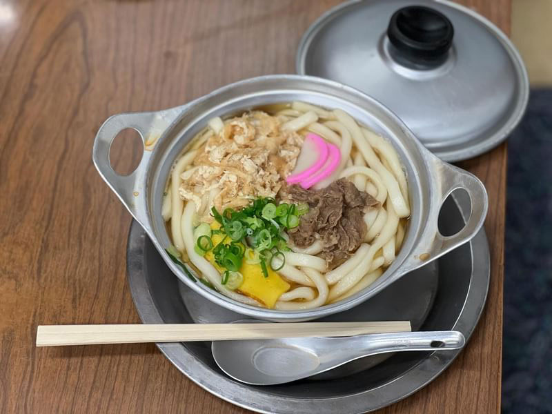 愛媛県グルメ-鍋焼きうどん（写真提供：鍋焼うどん ことり）