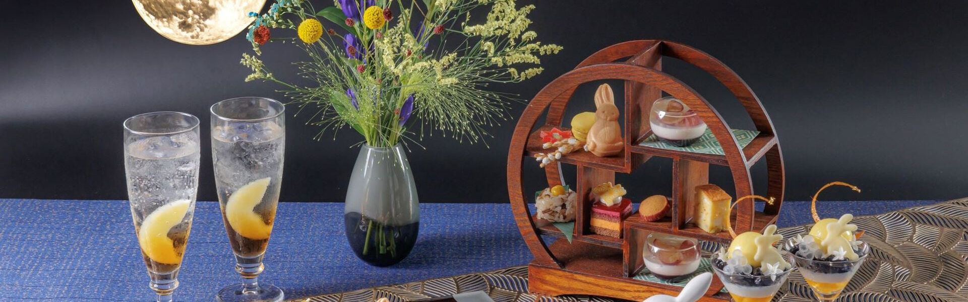 結婚式場「京都 アートグレイス ウエディングヒルズ」では、9月6日から29日の特定日に十五夜のお月見をイメージしたスイーツとセイボリーを楽しむ「はんなりお月見アフタヌーンティー」を販売！