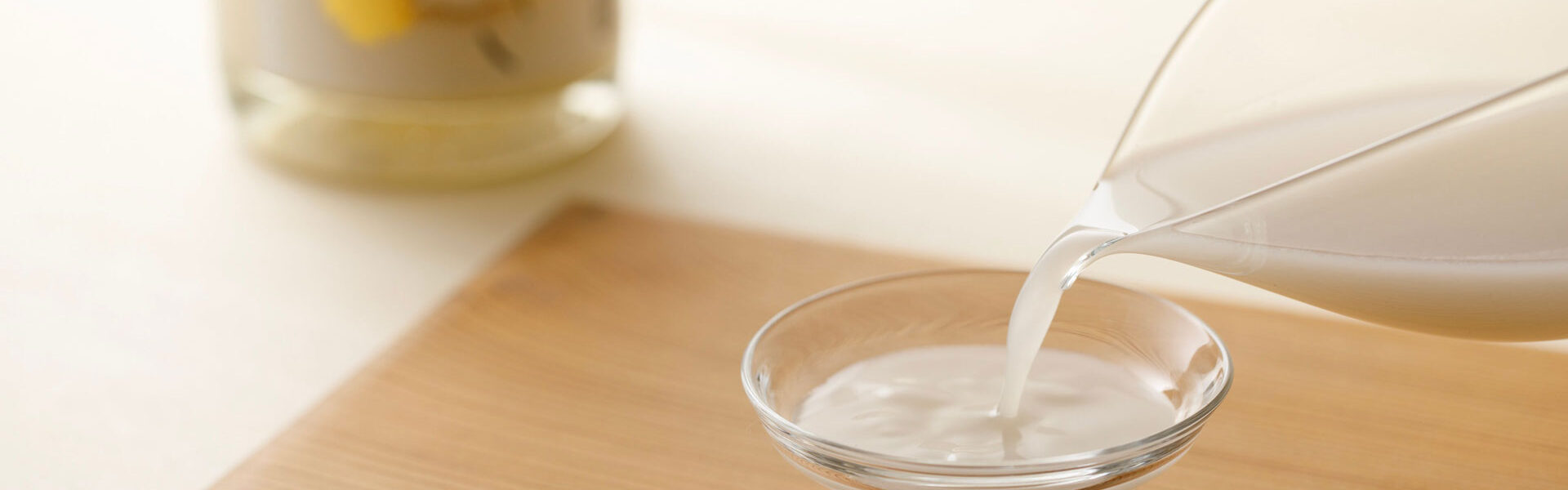 株式会社 福光屋は、2009年の発売以来人気で、通年販売・常温流通可能な発泡性の純米にごり酒「福正宗 純米にごり酒 しろき」の風味をリファインし、リニューアル新発売！