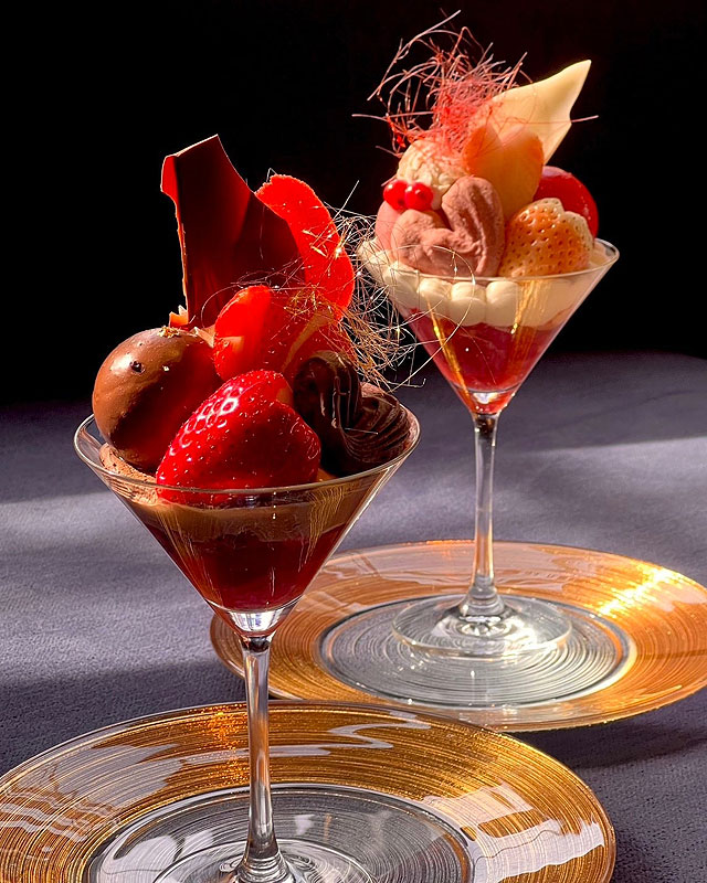 甘酸っぱいいちごと濃厚チョコレートの極上パフェ