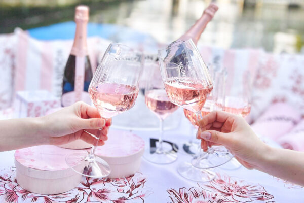 桜咲く目黒川でお花見クルーズ