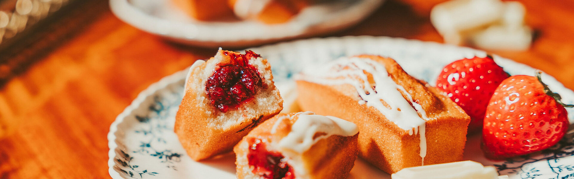 東京・蔵前のテイクアウトの焼きたてカヌレ専門店「KURAMAE-CANNELÉ（クラマエカヌレ）」は、3月末までの期間限定で「苺とホワイトチョコのフィナンシェ」を販売！