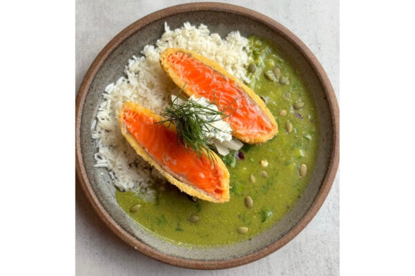 高円寺のサーモンレアカツグリーンカレー