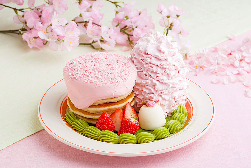 Eggs’n Thingsでは「桜ブロッサムパンケーキ」と「カルアポークと菜の花のホットサンド」を販売！