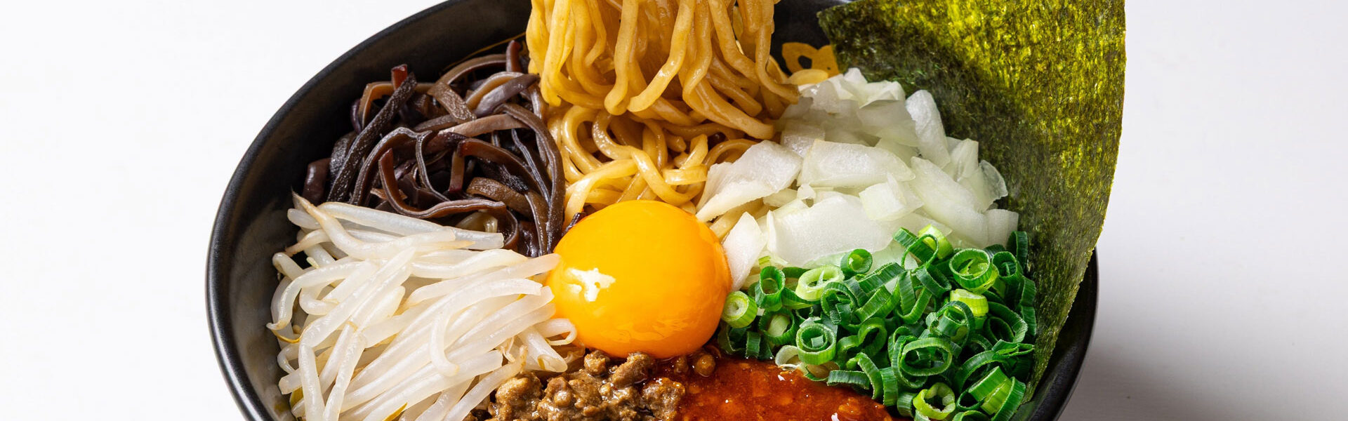 九州筑豊ラーメンに自家製秘伝ダレを使用した期間限定メニュー「特製まぜそば」が登場!